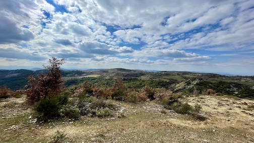 Sicht vor der Offroadschlacht über die Berge