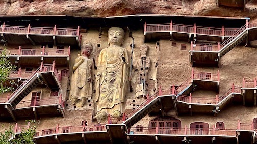 Buddha in der Sandsteinwand von Maijishan