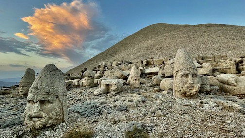 Figuren am Nemrut Dagi